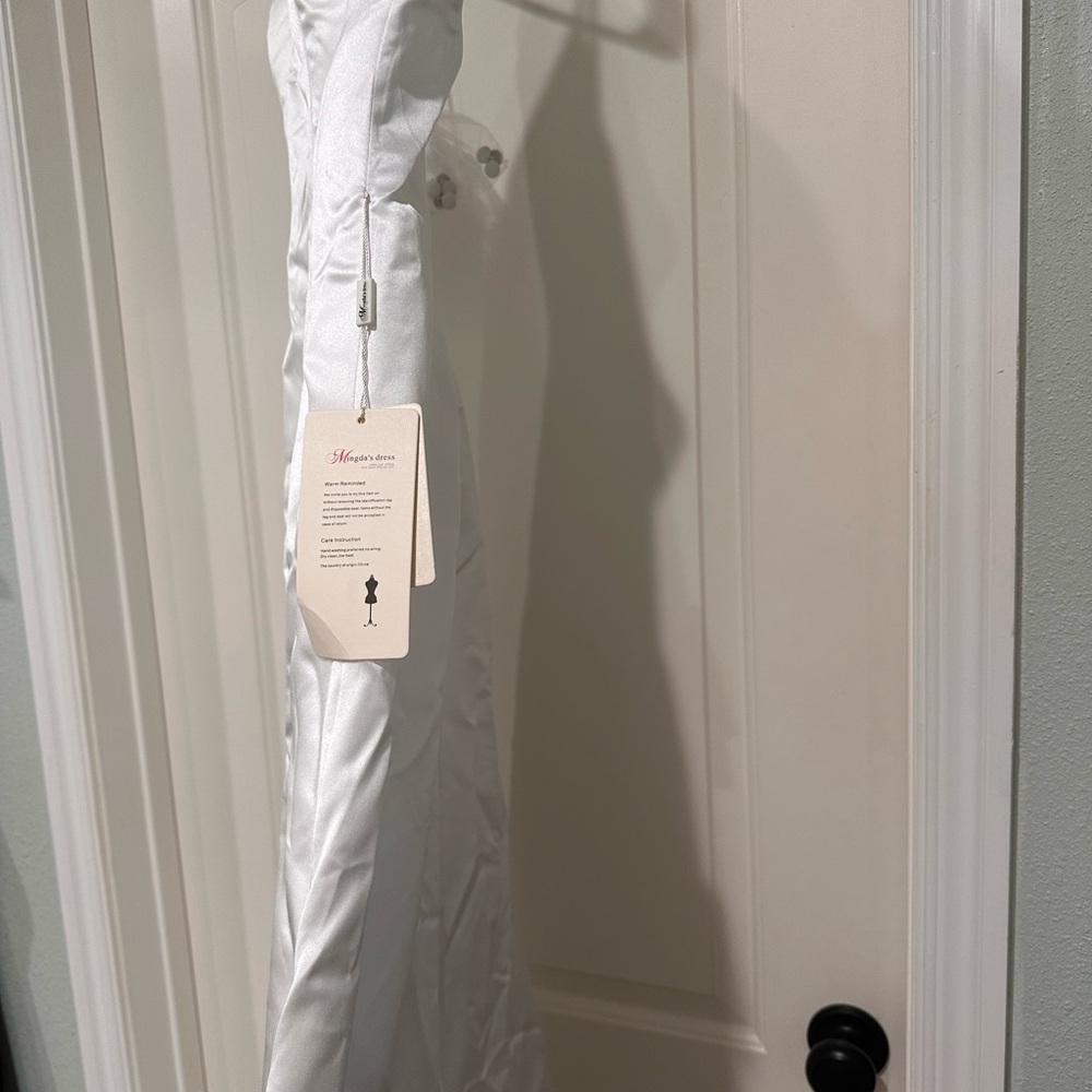 Elegant White Halter Gown - Picture 2 of 3